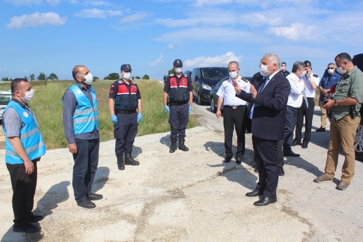 Vali Yıldırım karantina altına alınan mahallede incelemelerde bulundu