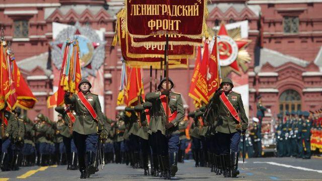 Rusya'da Kritik Referandum Öncesi Askeri Gövde Gösterisi