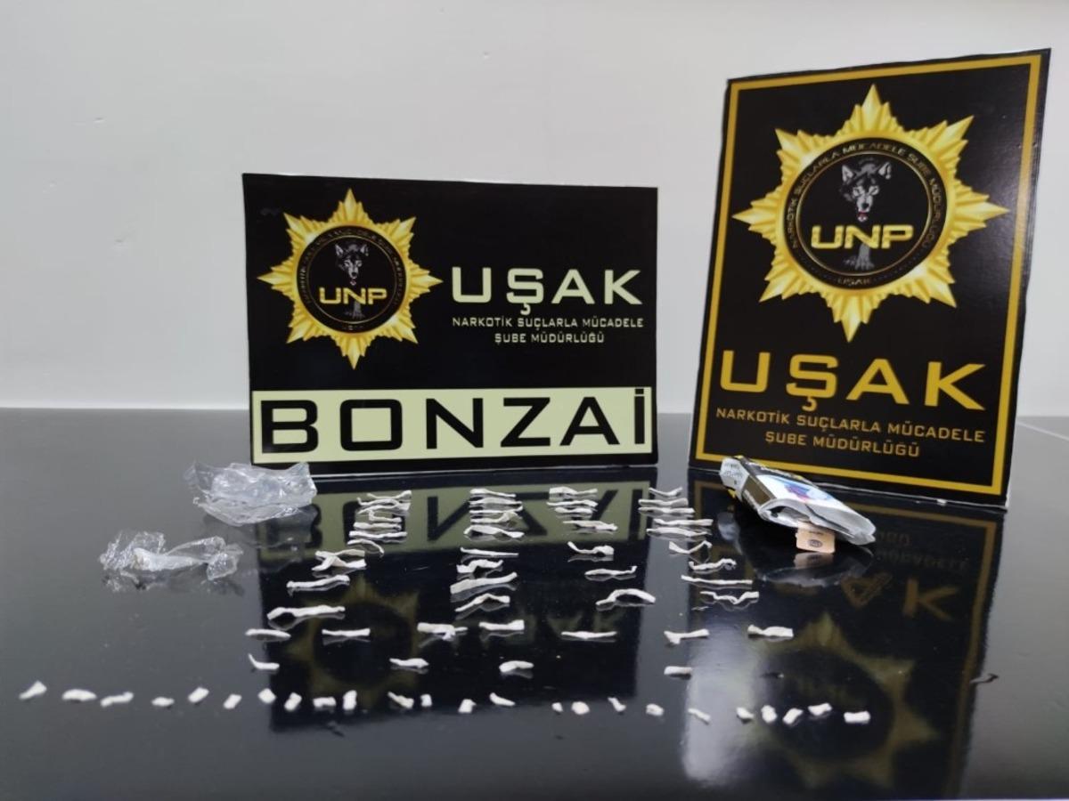 Uşak&rsquo;taki uyuşturucu operasyonu: 2 zanlıdan 1&rsquo;i tutuklandı