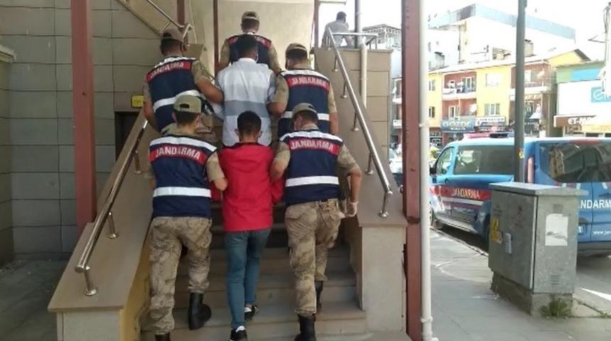 Sahte savcı jandarmaya takıldı