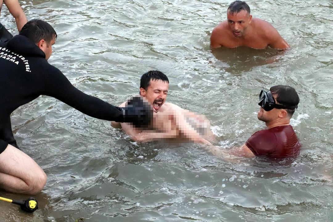 Zonguldak'ta y&uuml;rek yakan olay! Anne ve babası fenalaştı, dedesi kalp krizi ge&ccedil;irdi 