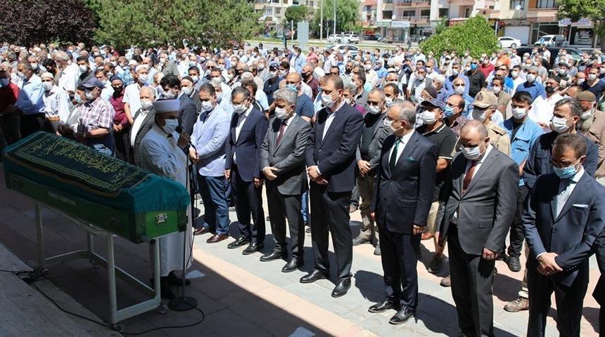 Ağa&ccedil;tan d&uuml;şerek vefat eden Aksu, son yolculuğuna uğurlandı