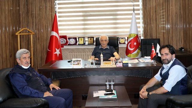 Akbuğa ve Çakmak’tan Bayburt Gazeteciler Cemiyeti Başkanı Yıldız’a ziyaret