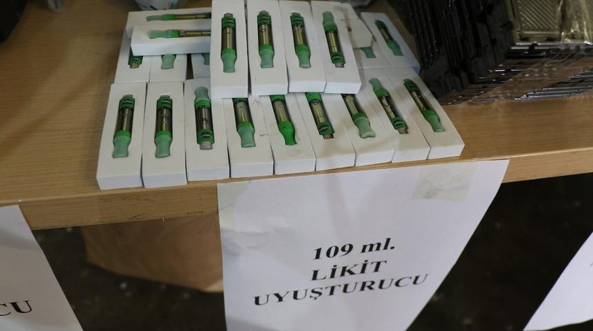 Elektronik sigara likiti şeklinde sıvı esrar! Uyuşturucu baronlarının son g&ouml;zdesi deşifre oldu