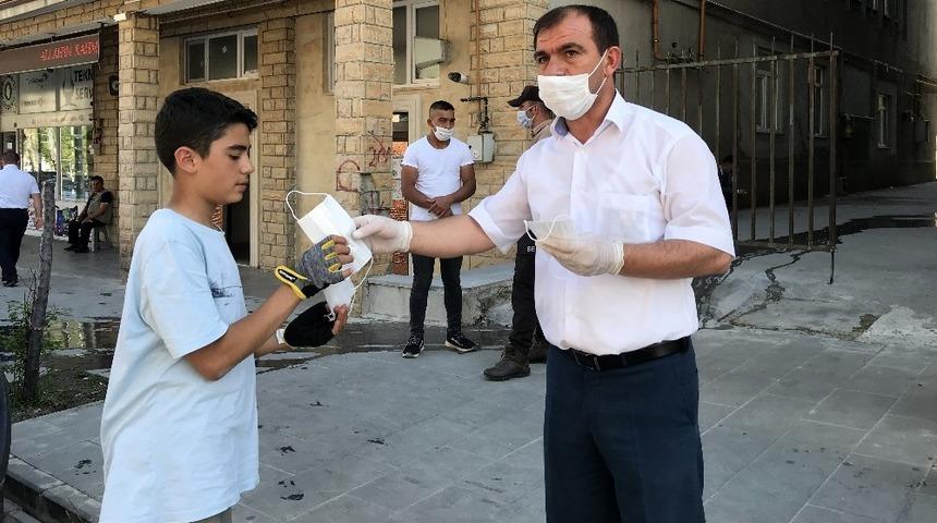 Bayburt Valiliğinden vatandaşlara ücretsiz maske