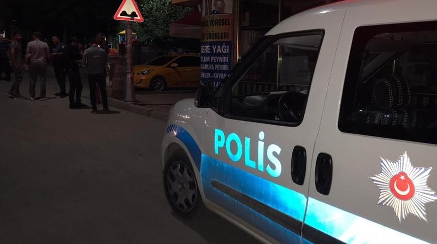 Elazığ&rsquo;da bı&ccedil;aklı kavga: 2 yaralı
