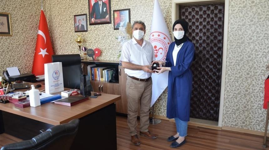 Gen&ccedil;lik ve Spor İl M&uuml;d&uuml;r&uuml;nden &ouml;d&uuml;l&uuml;n&uuml; aldı