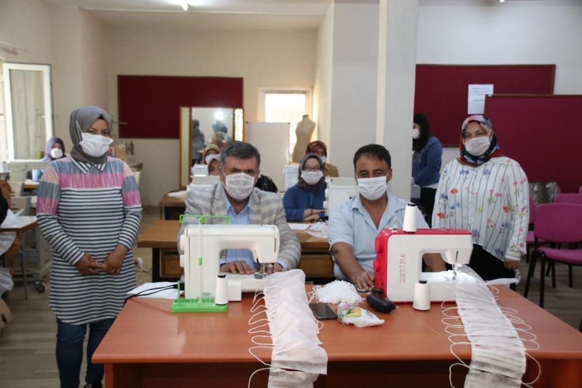 Kepsut&rsquo;ta maske diken bayanlara teşekk&uuml;r belgesi