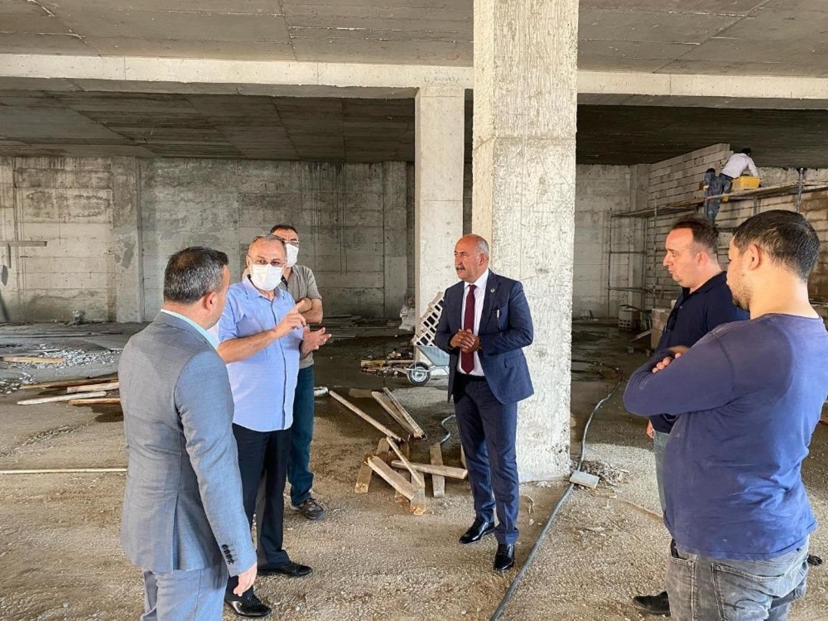 Başkan T&uuml;rkyılmaz&rsquo;dan cami inşaatına destek