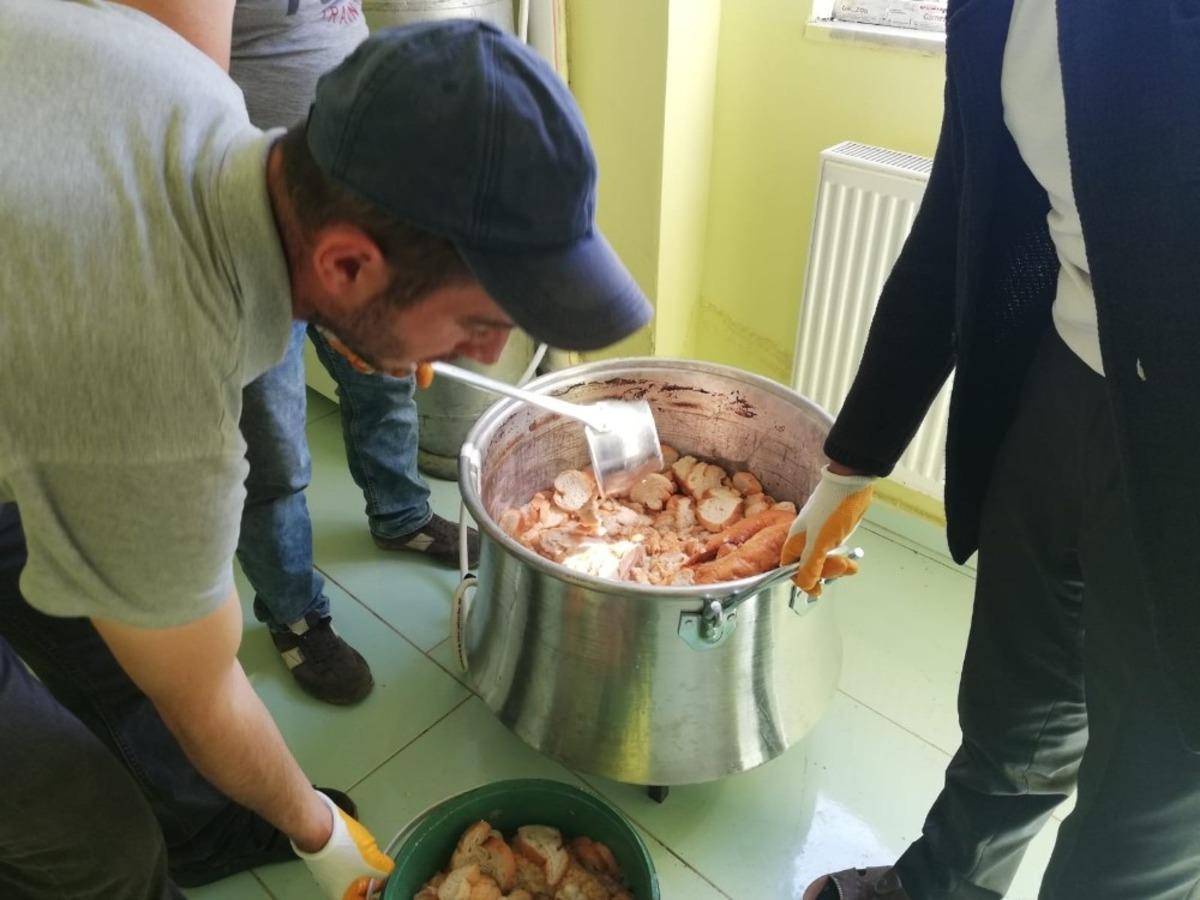 Kars Belediyesi Sokak k&ouml;pekleri i&ccedil;in aşevi a&ccedil;tı