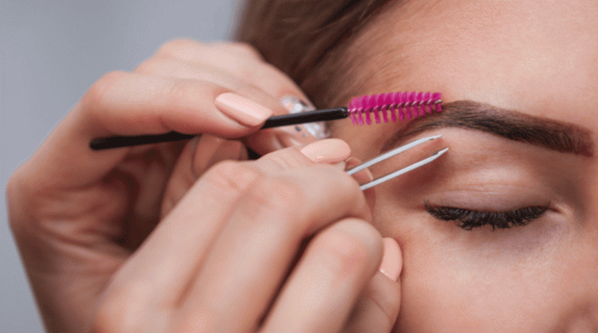 Bu pratik kaş alma y&ouml;ntemlerini g&ouml;r&uuml;nce "Keşke daha &ouml;nce &ouml;ğrenseydim" diyeceksiniz!