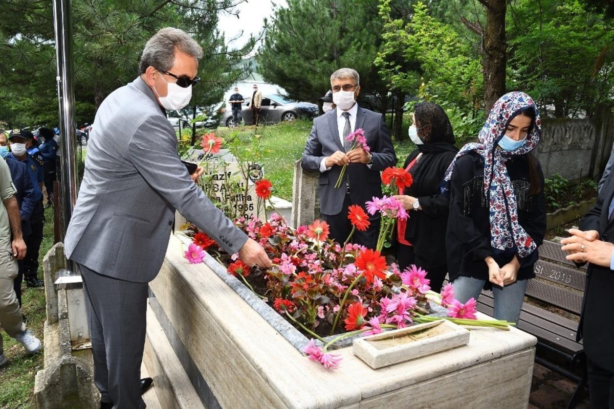 Şehit Nazif Topsakal mezarı başında anıldı