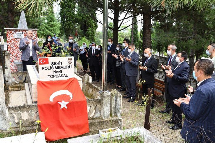 Şehit Nazif Topsakal mezarı başında anıldı G3