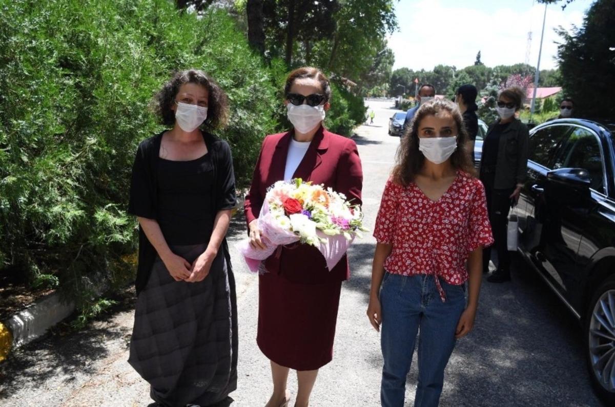 Vali Funda Kocabıyık&rsquo;tan hayvanseverlere mama desteği