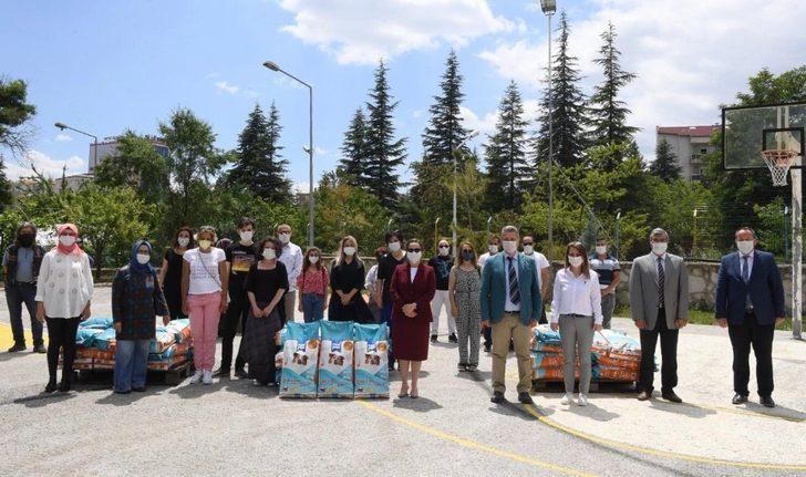 Vali Funda Kocabıyık’tan hayvanseverlere mama desteği G4