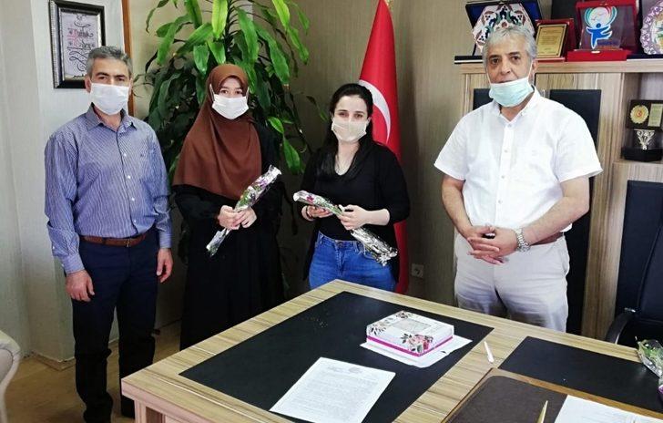 Ahlat’a atanan öğretmenler güllerle karşılandı G1