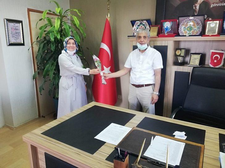 Ahlat’a atanan öğretmenler güllerle karşılandı G4