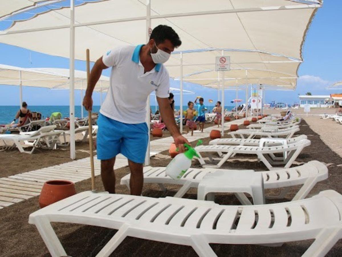 Lara Plajı&rsquo;nda tedbirli deniz keyfi