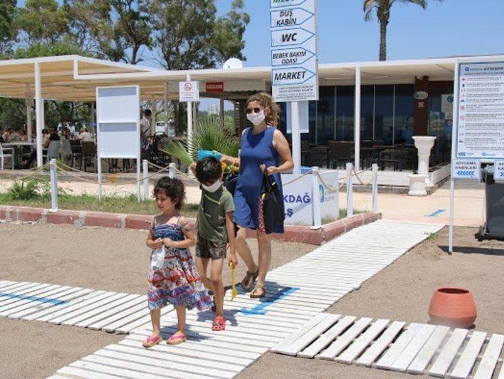 Lara Plajı’nda tedbirli deniz keyfi G2