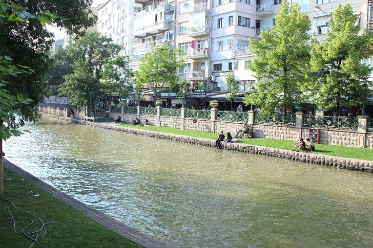 Porsuk kenarlarında güzel havanın tadını çıkarmak istediler ama G3