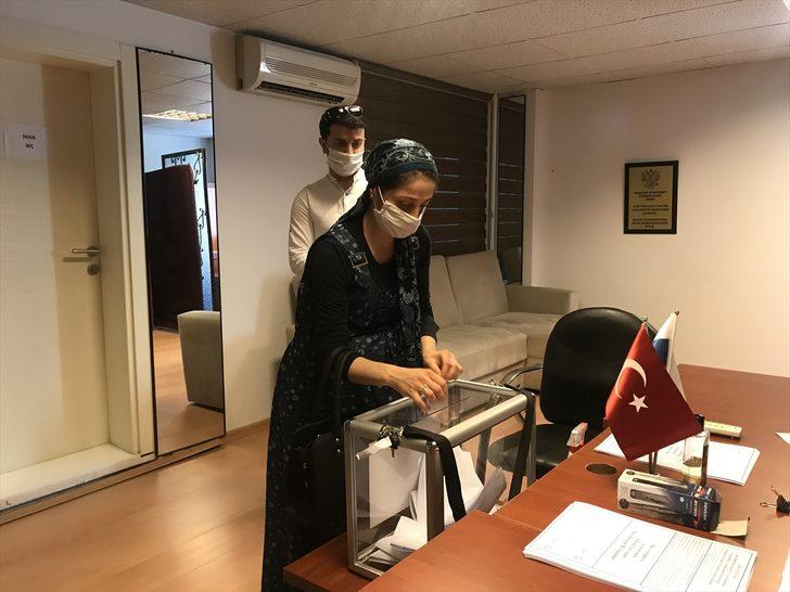 Ege'de yaşayan Ruslar ülkelerindeki anayasa değişikliği referandumu için oy verdi G2
