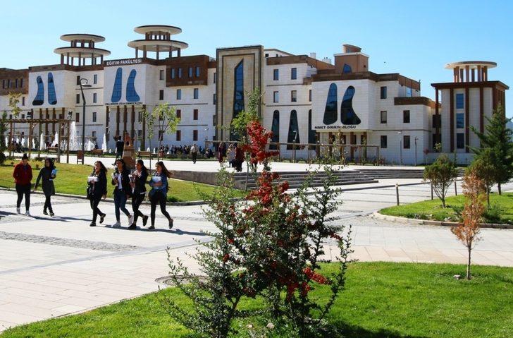 YÖK’ten NEVÜ’ye Turuncu ve Mavi Bayrak ödülü G3