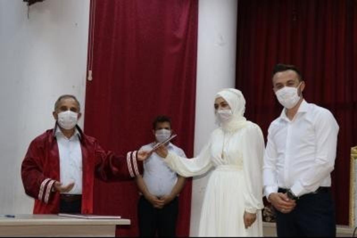 Gen&ccedil; &ccedil;iftin nikahını Başkan Akyol kıydı