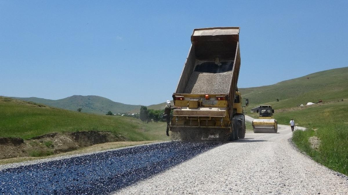 K&ouml;y yollarında asfaltlama sezonu başladı