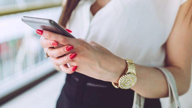 woman-texting-phone-istock