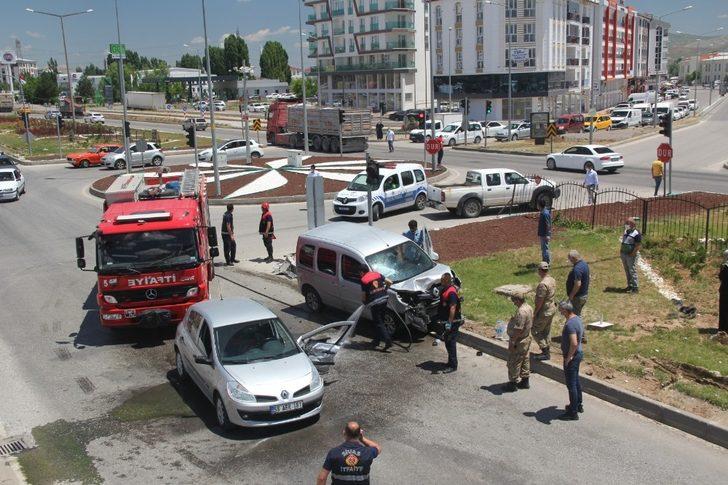 Kırmızı ışık ihlali kazaya neden oldu G1