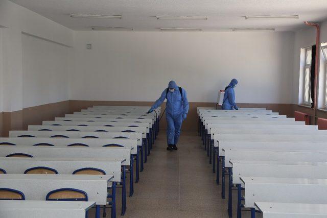 Niğde’de okullar sınav öncesi dezenfekte edildi
