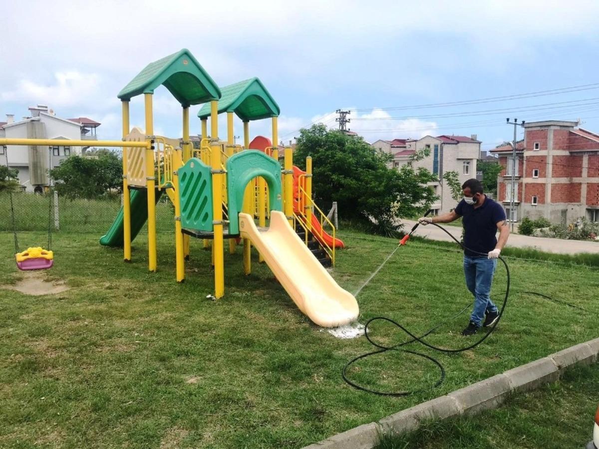 &Ccedil;ocuk oyun parkları dezenfekte edildi