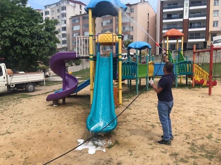 Çocuk oyun parkları dezenfekte edildi G2