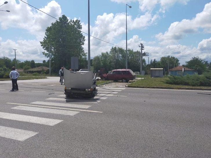 Takla atan araçtan yaralı olarak çıkarıldı G4