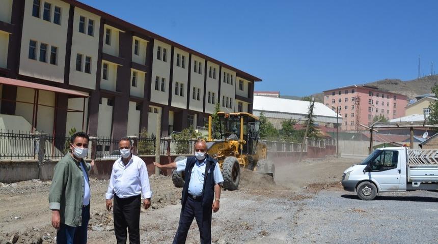 Hakkari&rsquo;de şehir g&ouml;r&uuml;nt&uuml;s&uuml;n&uuml; bozan barakalar kaldırıldı