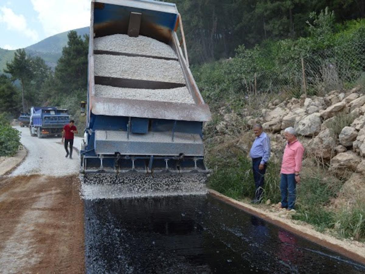 Finike Asar&ouml;n&uuml;-Alacadağ grup yolu asfaltlanıyor