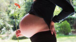 En detaylı normal doğum rehberi: Belirtileri, avantajları ve riskleri