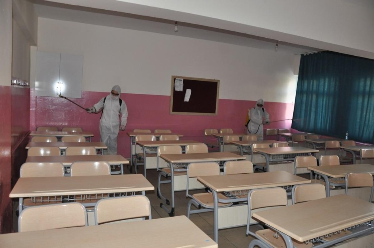 Cizre&rsquo;de okullar YKS &ouml;ncesi dezenfekte edildi