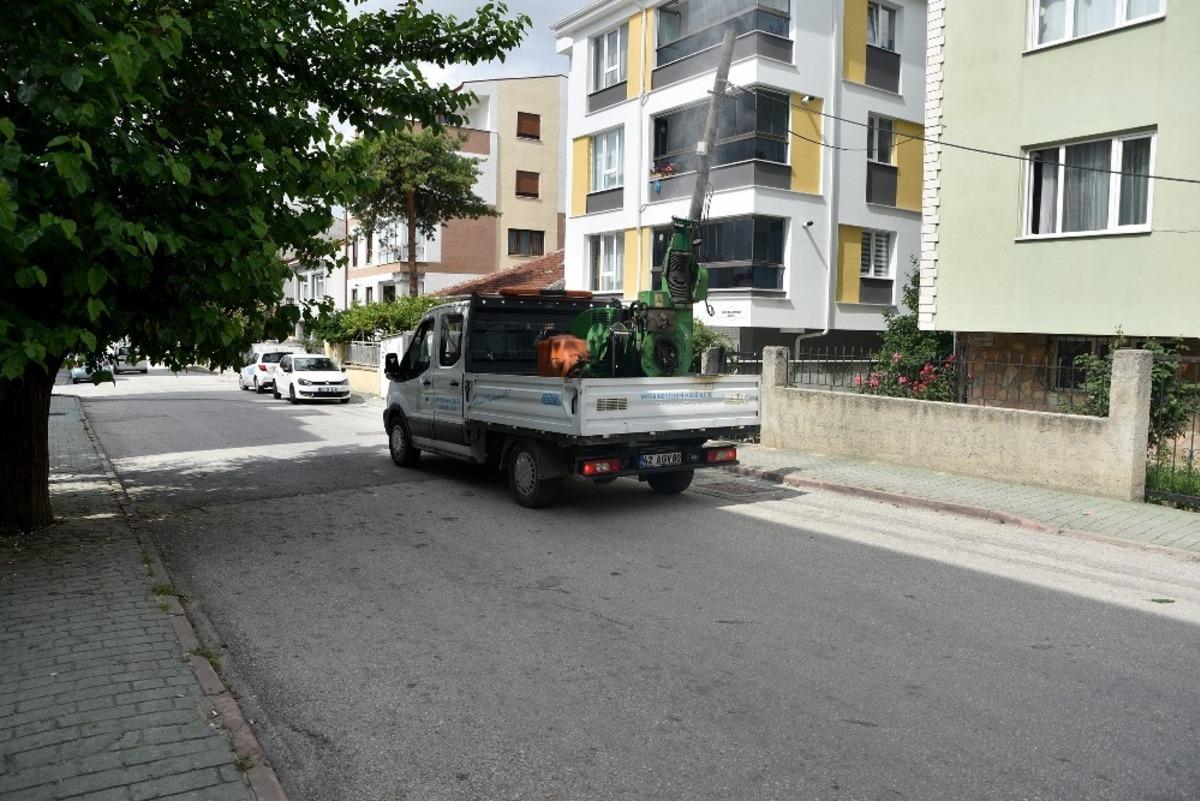 Tepebaşı&rsquo;nda sinek ila&ccedil;lama &ccedil;alışmaları