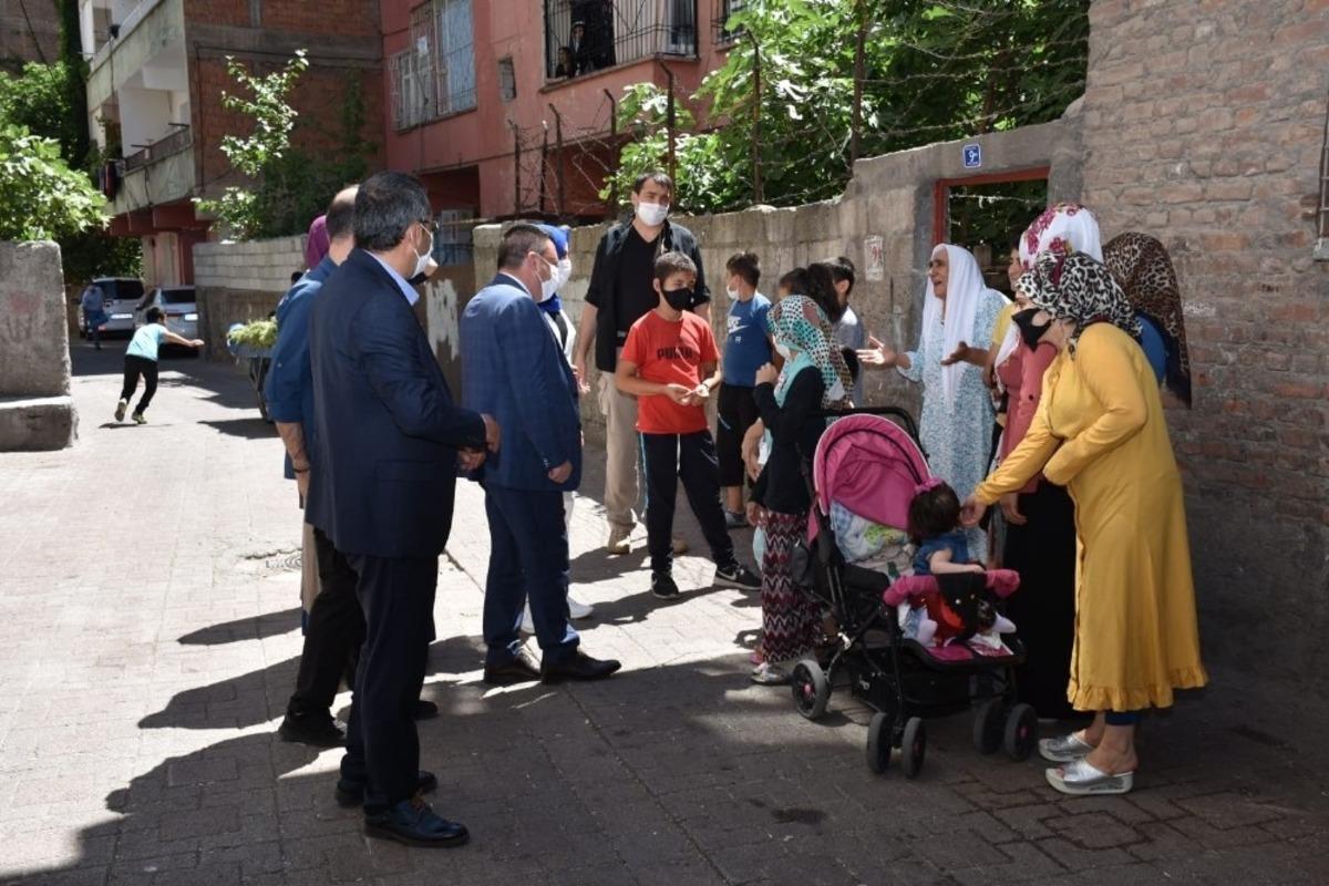 Başkan Beyoğlu&rsquo;ndan sosyal mesafeli ev ziyaretleri