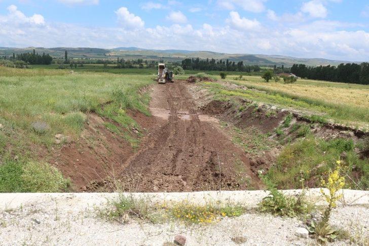 İnönü’de Kümbetler mevkiinde bulunan alt geçitte yol çalışması G2
