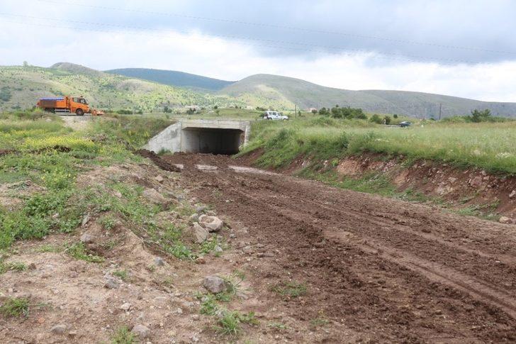 İnönü’de Kümbetler mevkiinde bulunan alt geçitte yol çalışması G4