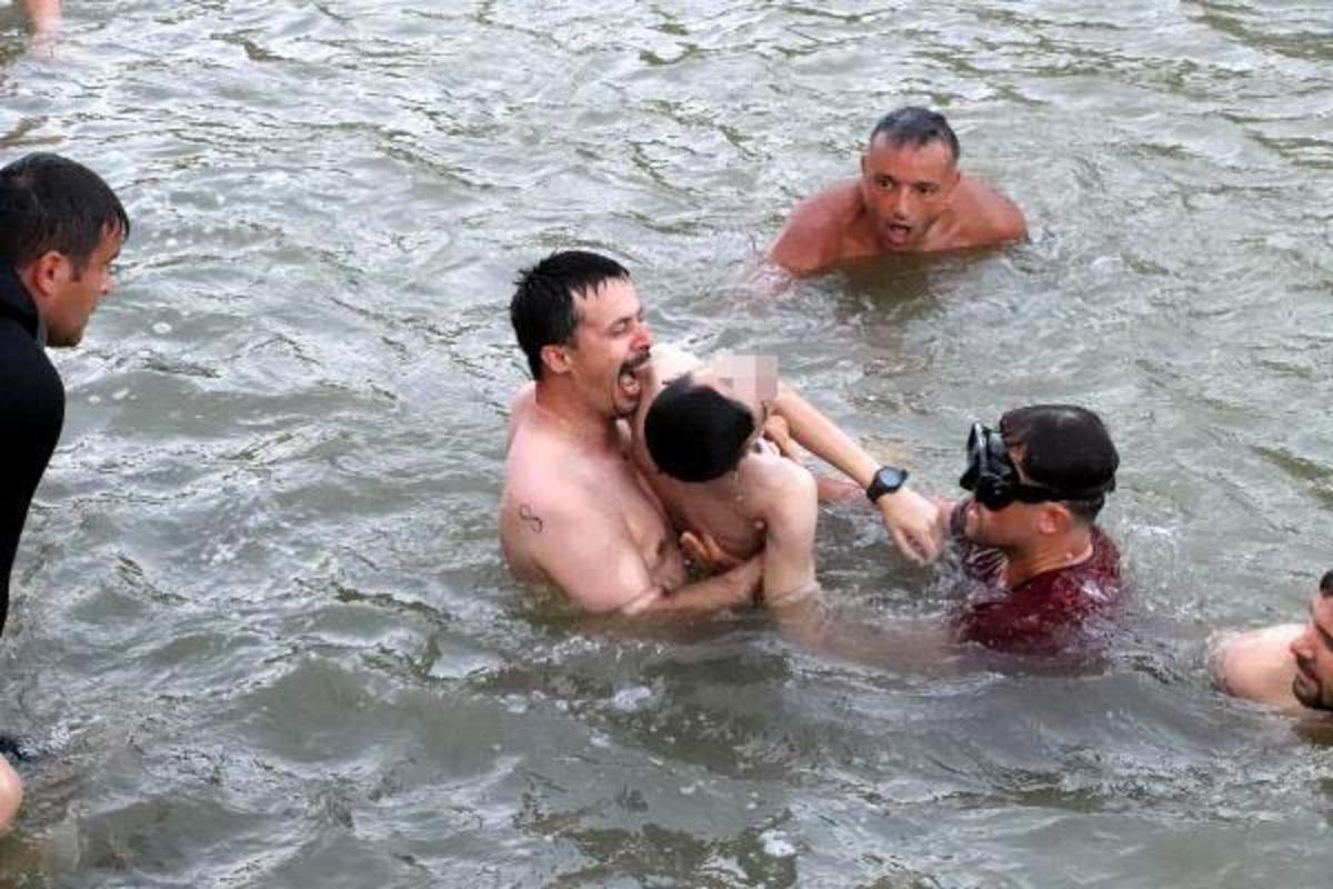 Derede boğulan Ayberk, toprağa verildi! Babanın feryadı y&uuml;rekleri dağlamıştı