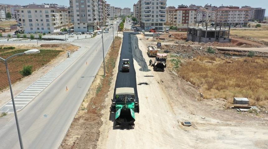 Asfalt &ccedil;alışması s&uuml;r&uuml;yor