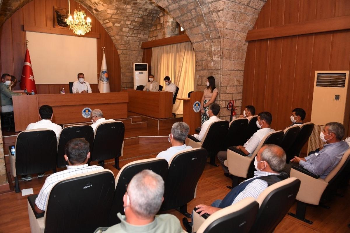 Başkan Se&ccedil;er, Tarsuslu muhtarlarla buluştu