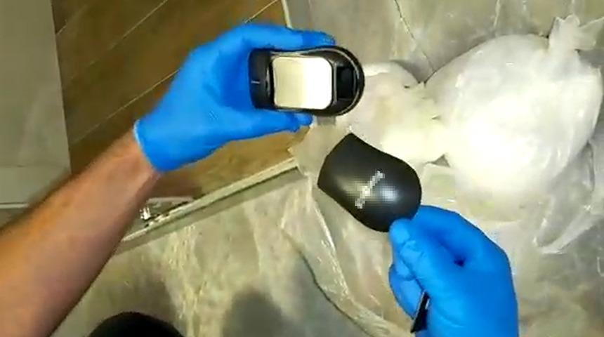 1,5 kilo uyuşturucuyu lavaboya, teraziyi bilgisayar faresine gizlemişler