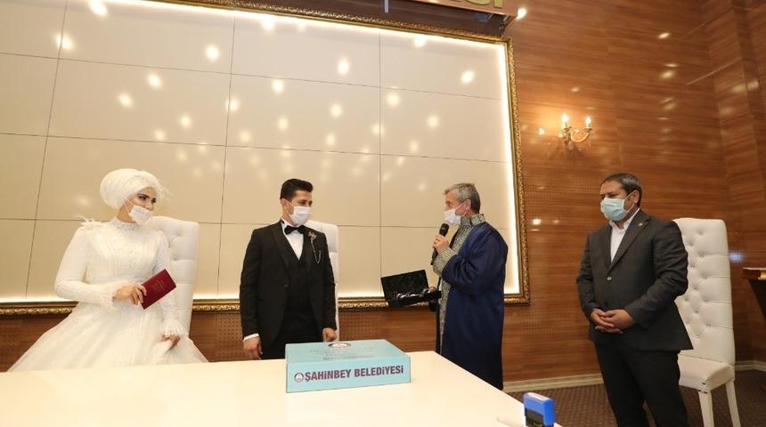 Şahinbey Belediyesinde nikahlarını kıydıran &ccedil;iftler mutluluklarını online paylaşacak