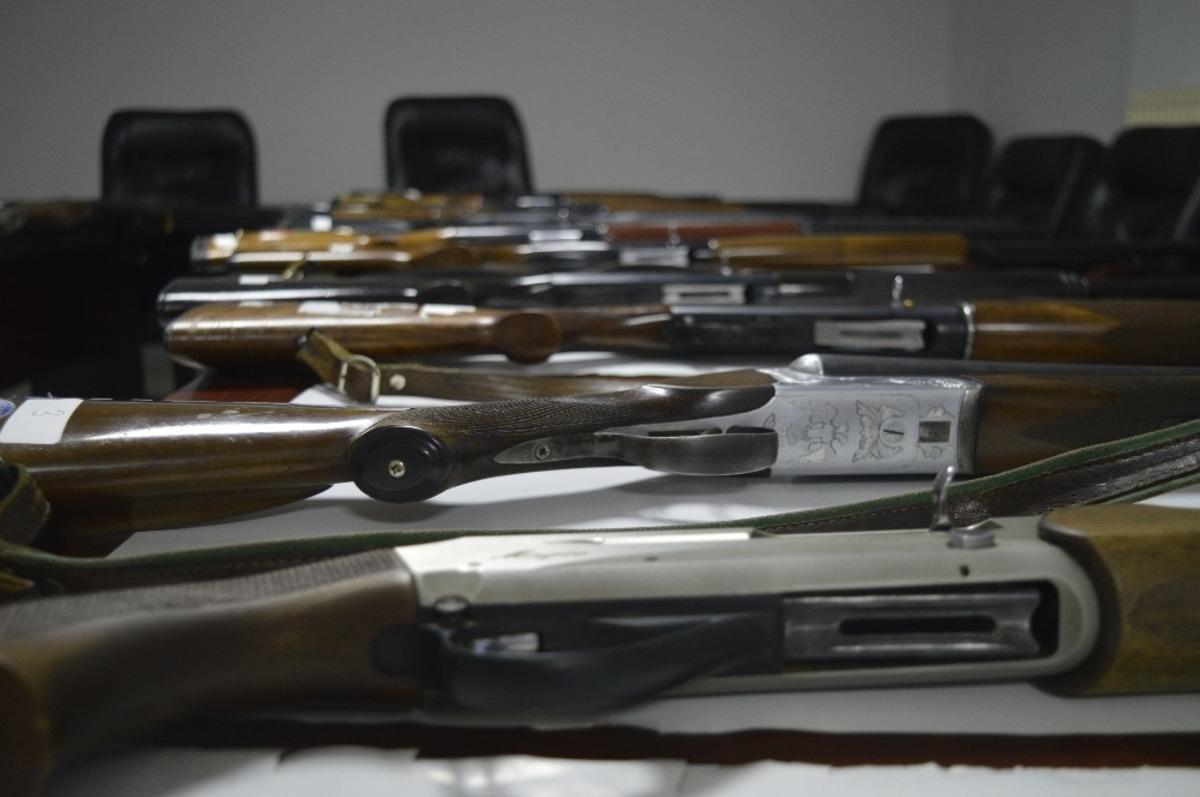 Ele ge&ccedil;irilen silahlar satışa sunuluyor