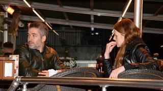 Naz Elmas tırnaklarını yedi