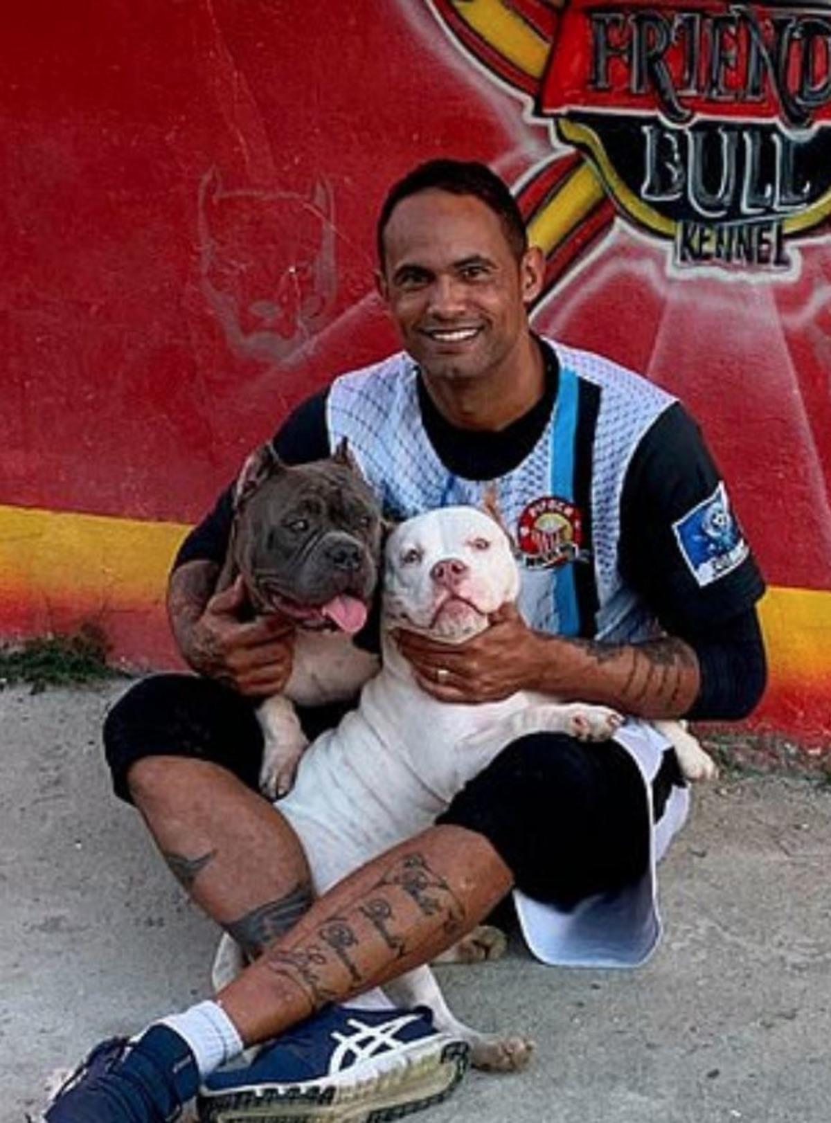 Sevgilisini &ouml;ld&uuml;rt&uuml;p k&ouml;peklere yedirten futbolcudan ilgin&ccedil; paylaşım